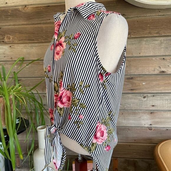 Polly & Esther Button Down Sleeveless Top EUC - Picture 4 of 8